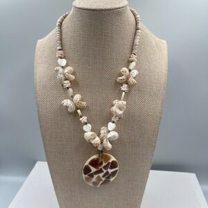 Vintage Shell Necklace Spotted Spiral Snail Shell Inlay Mosaic Pendant Boho 70s